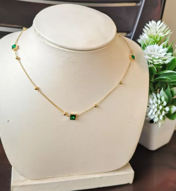 Tanvy Gracious Green Pendant With Link Chain
