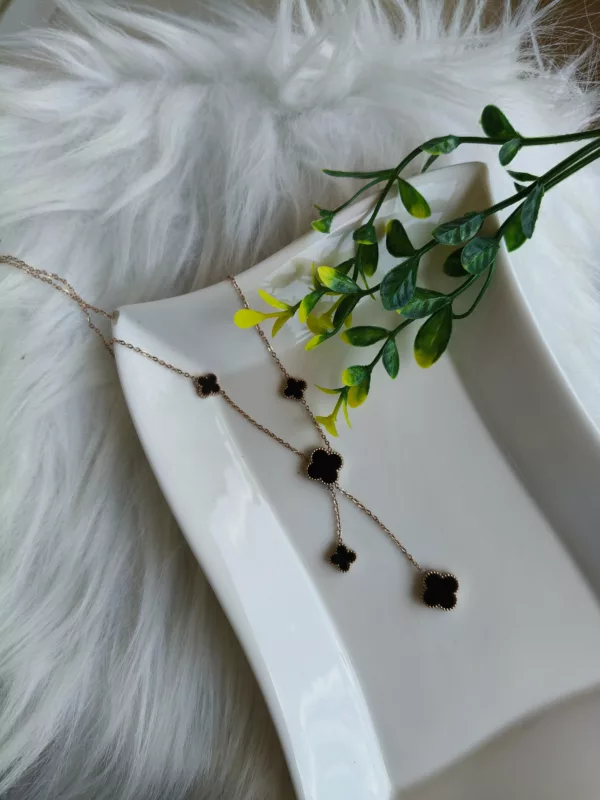 Tanvy Reversible Clover Necklace ✨