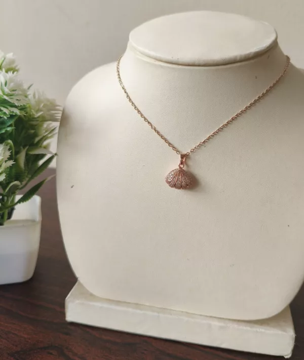 Tanvy Dulcett Pearl Shell Necklace ✨ - Image 2