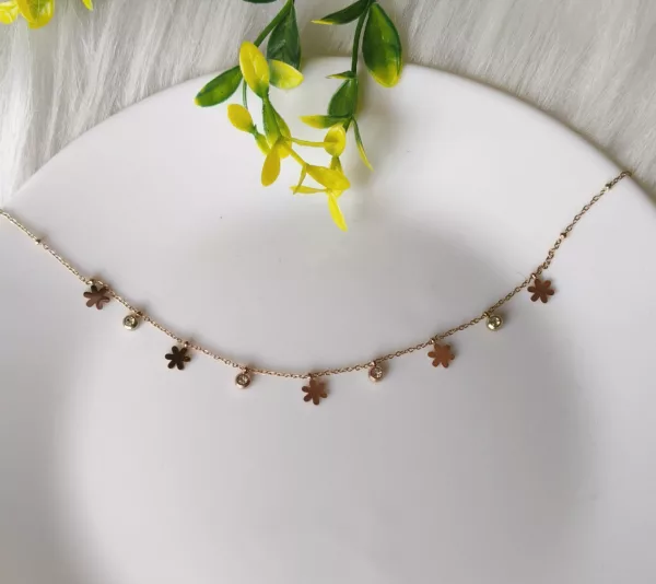 Tanvy Snowflake Diamond Necklace - Image 3