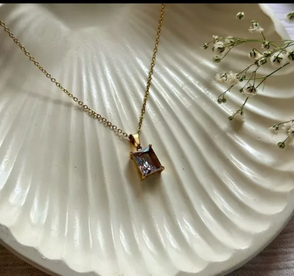 Tanvy Solitaire Necklace