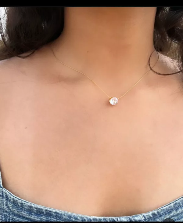 Tanvy Solitaire Necklace - Image 2
