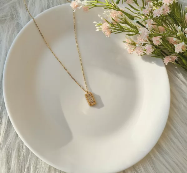 Tanvy Crystal Necklace - Image 2