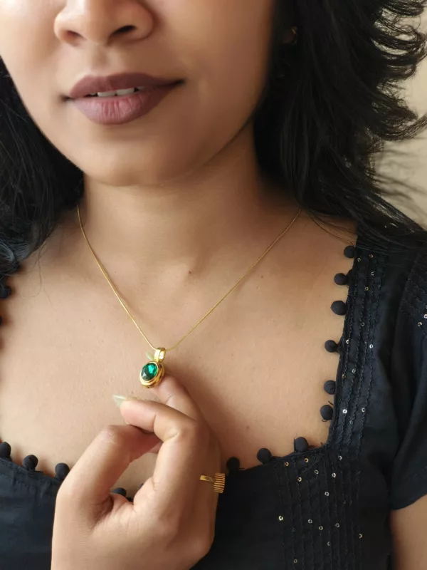 Tanvy Classic Emerald Pendant Necklace - Image 2