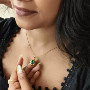 Tanvy Classic Emerald Pendant Necklace